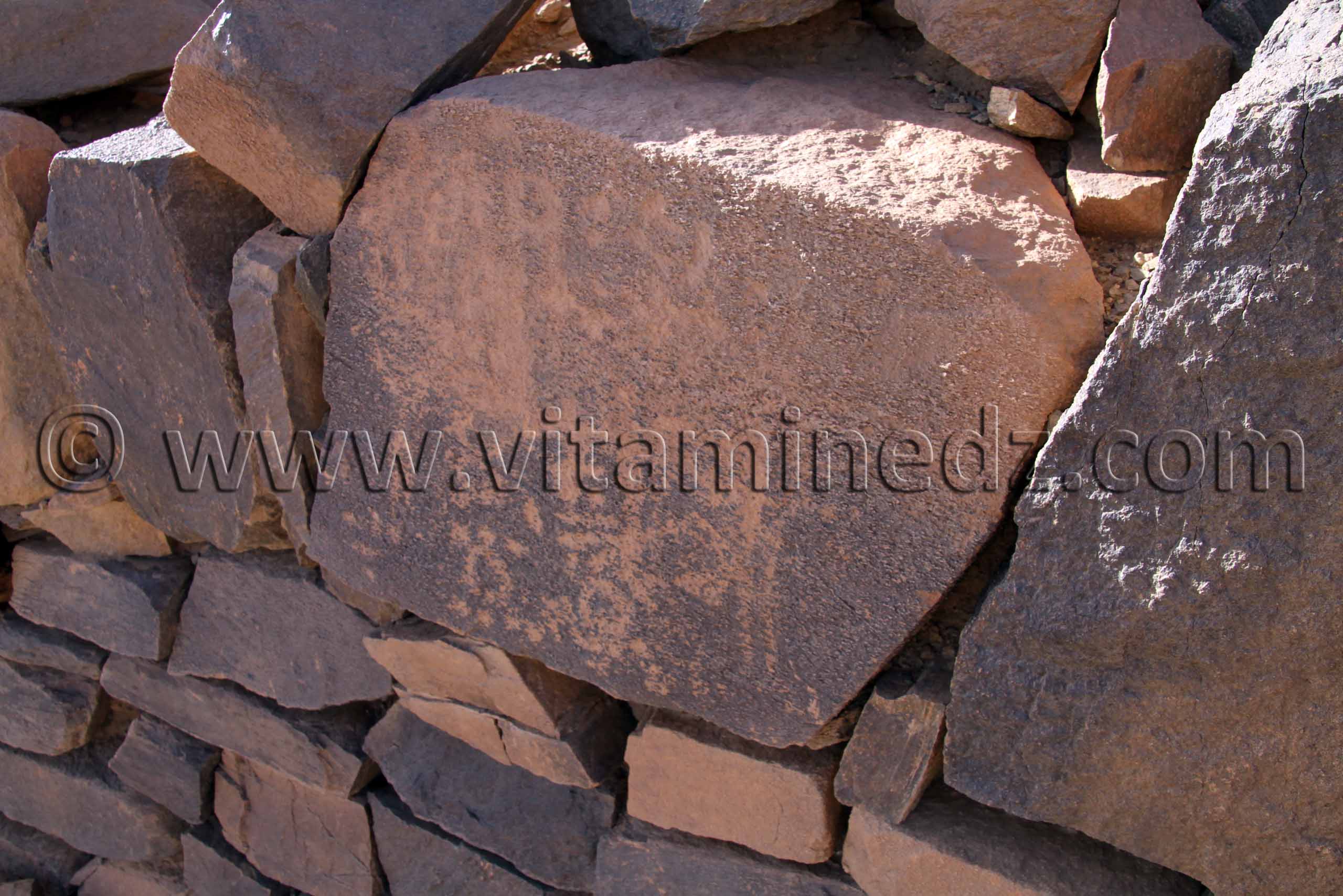 Gravures au Tombeau de Tin Hinan reine des Touaregs à Abalessa