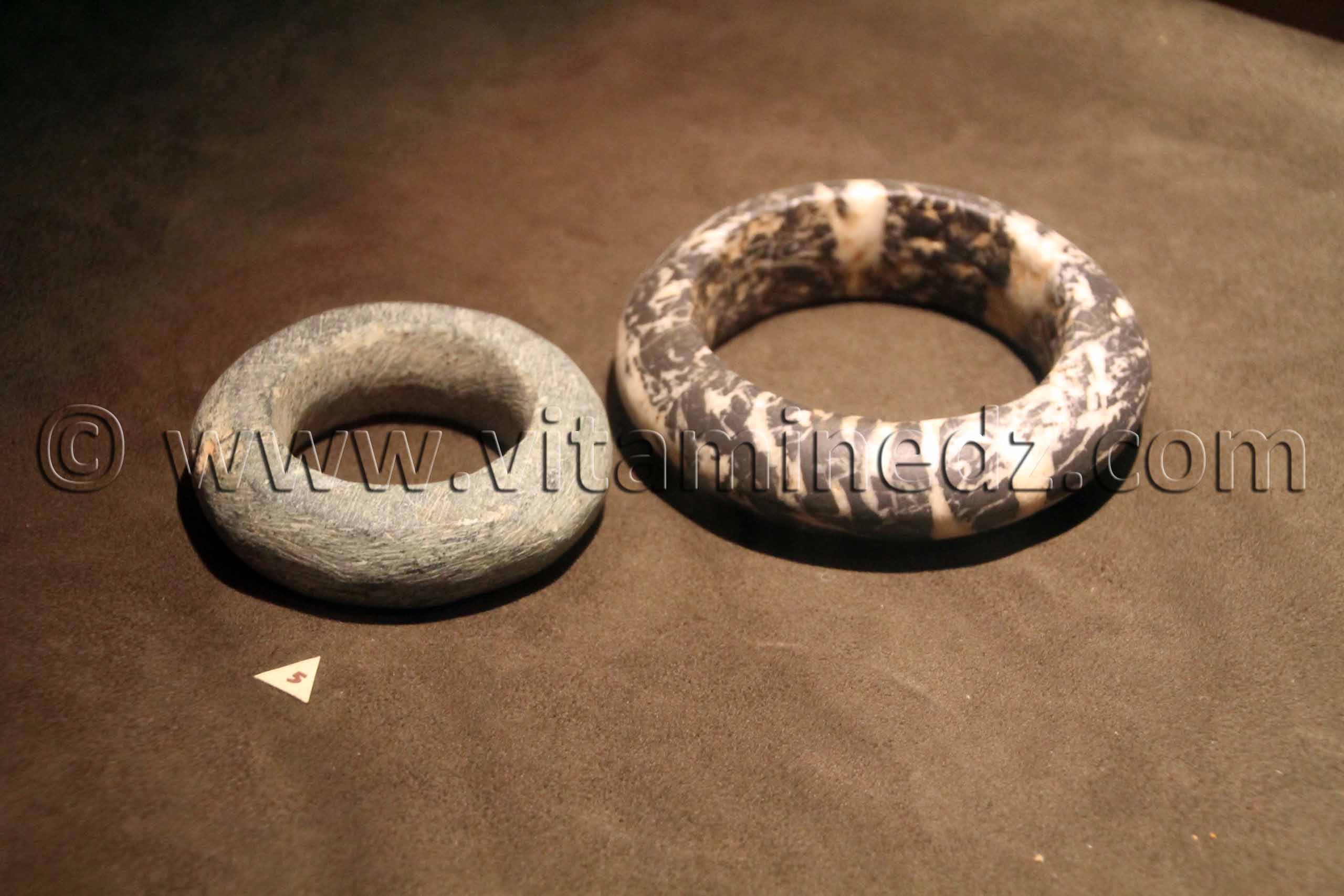 Bracelets (bijoux) prehistoriques, Tamanrasset, Musée de l'Ahaggar (parc culturel de l’Ahaggar)