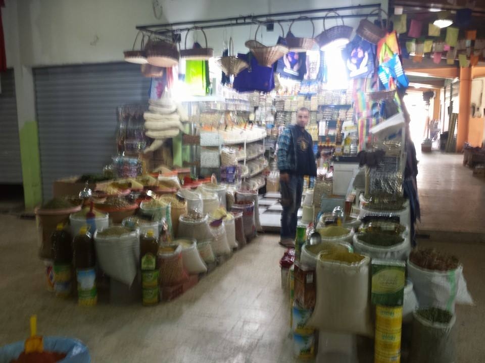 المركز التجاري بمدينة حنشلة