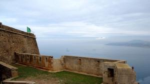 Oran - Récupération du site historique  fort Santiago  après relogement de ses occupants