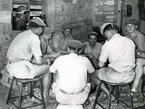 أعمال المطبخ مساعدة طباخ المركز في تقشير الخضروات  مركز بوحمامة