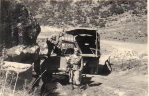 فرقة من جنود الاحتلال والحركى لجلب المياه الصالحة للشرب لمركز بوحمامة خنشلة