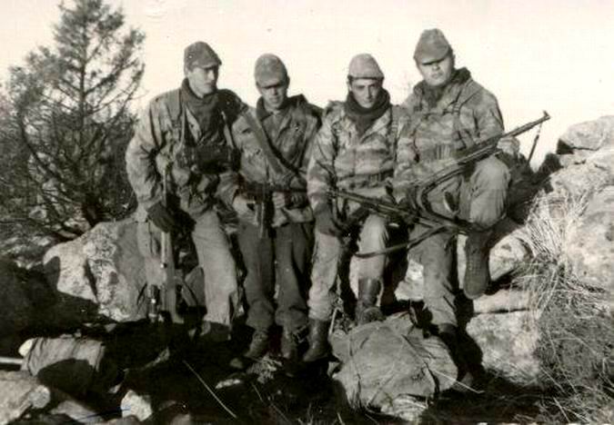 Soldats de la 94 RI à Yabous une petite pause  01