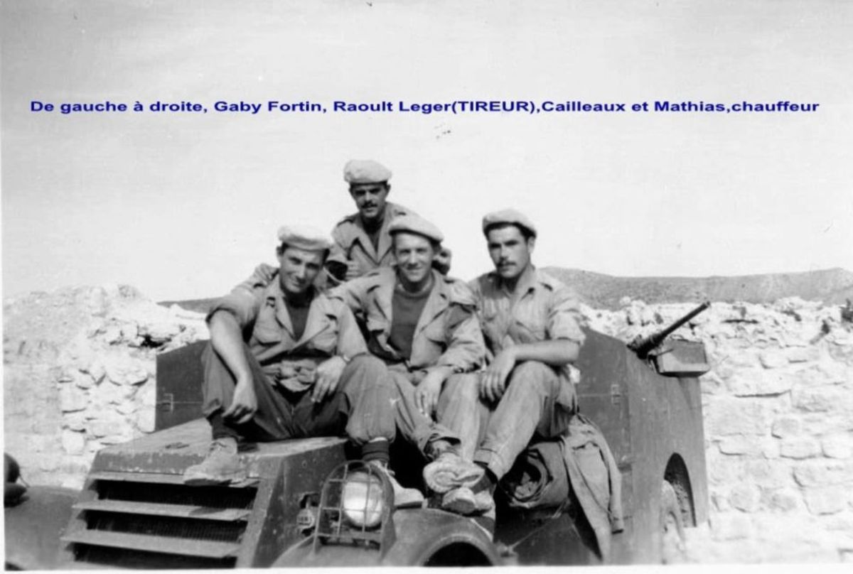 De droite à gauche Gaby Fortin.Raoult leger(tireur) Cailleaux et Mathias chauffeur à Bouhmama