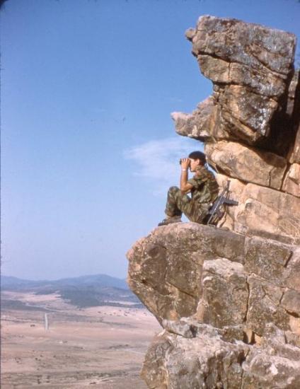 برج مراقبة طبيعي جندي يراقب اي تحرك غير طبيعي بوحمامة