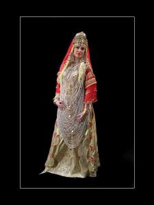 Mariée avec son costume traditionnel tlemceniéen