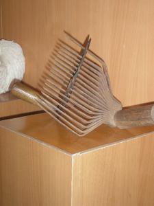 ألادوات التي تستعملها المرأة في يابوس للمنسج ---قديما---