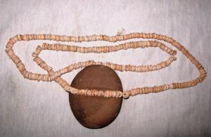 عقد من العصر الحجري
