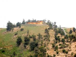 des chalets près de l'hôtel de bouhmama