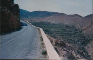 une route étroite  yabous ----bouhmama par pères blancs