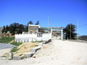 L entrée de l ' hôtel de chélia --Bouhmama