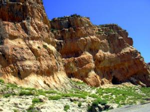 Route étroite .Yabous ---Bouhmama  qui passe par Timachtawine .