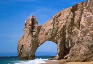 هذا الجبل يشبة غزالة او حمار او قط... الله أعلم