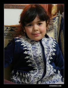 Petite fille tlemcenienne avec un Karakou