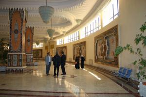 Le hall central de la faculté des Sciences naturelles, de la Vie et de l'Univers, à l’Université de Tlemcen