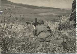 الضابط محمد مسيمي قناص لاف ام في الاطلاع بمنطقة خنشلة