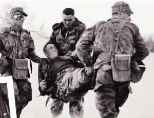 37_جي في انتظار المروحية لنقل جريح