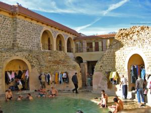 La piscine circulaire Hammam Essalihine El Hamma Khenchela