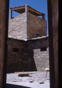 La vie au commando Tentative de bricoler un plateau tournat pour le mortier Tour C.Ai Mimounn