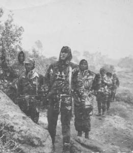 La vie au Commando  L'hiver, en patrouille avec les Harkis.