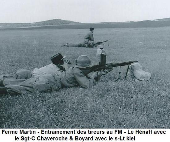 Ferme Martin Entrainement  des tireurs F M  L e Henaff avec le sgt Chaveroche et Boyard et s/lt Kiel kais