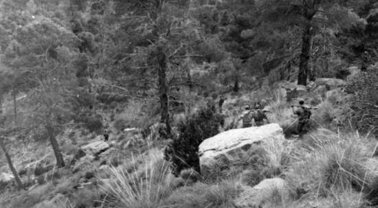 En progression dans la montagne beni melloul Khenchela