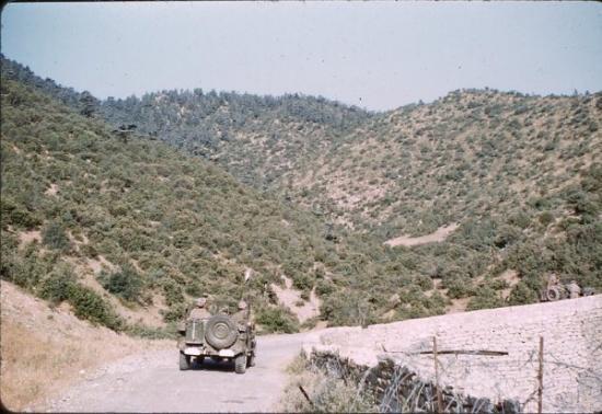 La jeep de la compagnie pour livrer le courrier à  Ain Mimoun Tamza