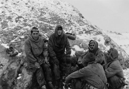 La vie au Commando  ils se gèlent en protection de routes