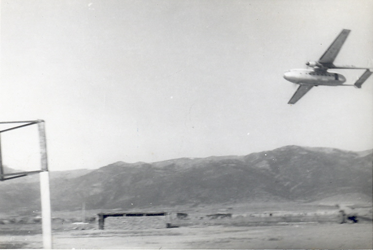 bouhmama  05 - Dropping vivres ou courrier.