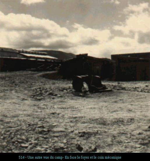 Le poste:Une vue sur le mortier de 120 face au groupe électrogène et de la soute aux munitions