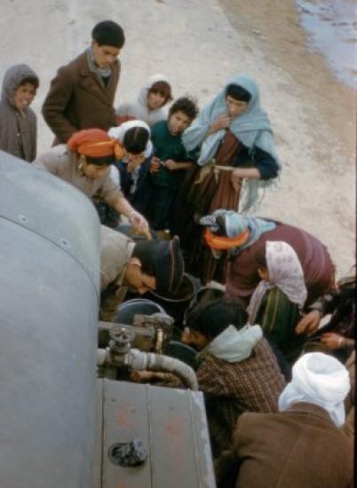 Vie au Commando :Aïn Mimoun - Distribution d'eau potable au village