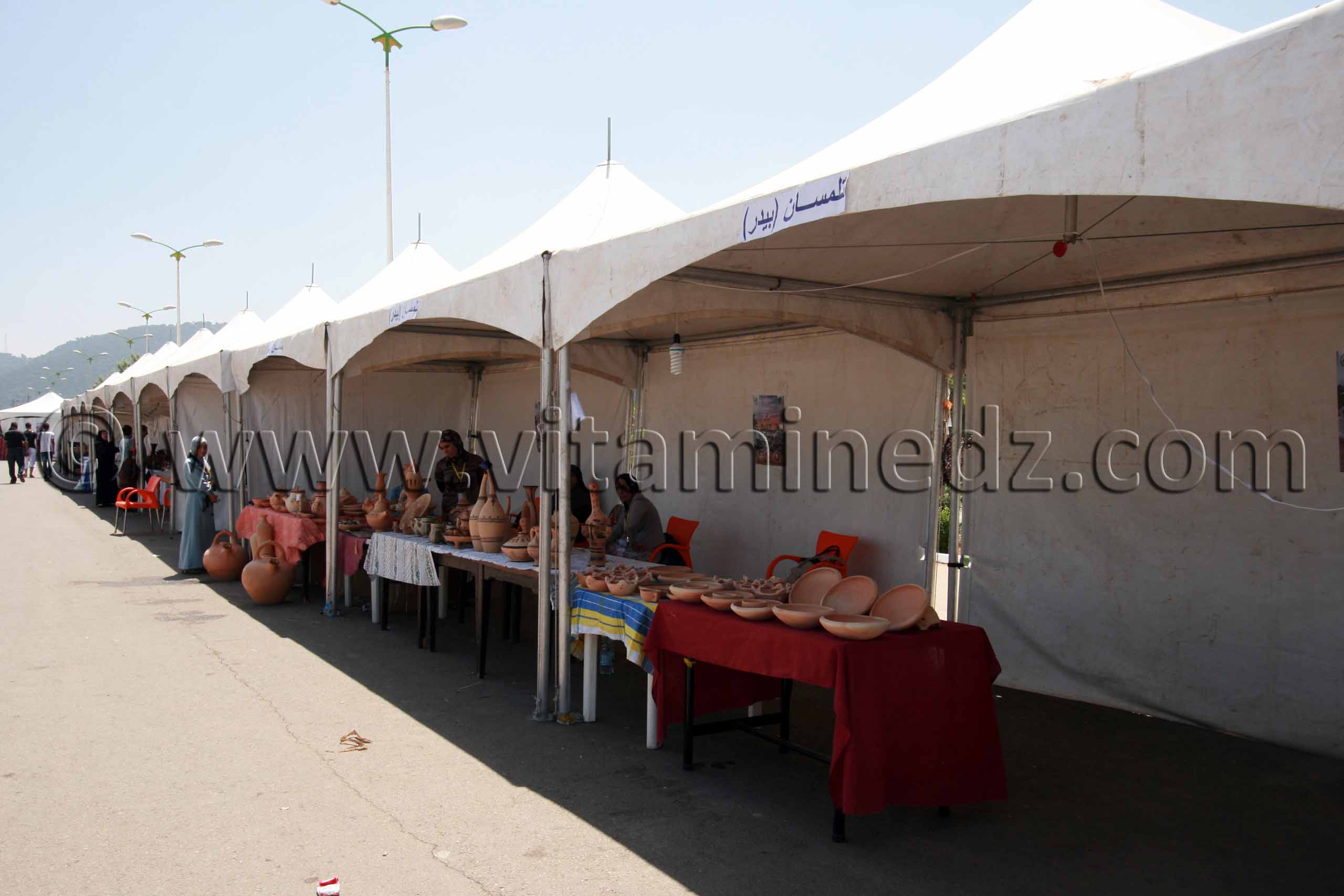 Expo Artisanat Lalla Setti, Poterie de Bider exposée à Tlemcen