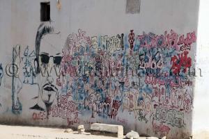 Grafittis sur un mur à Tamanrasset