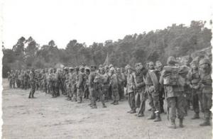 جنود العدو في انتظار المرواحيات بنان لنقلهم بعد عملية في غابة بني املول لمصارة