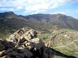 شليا منطقة سياحية باشجارها وانهارها ومناظرها الجميلة