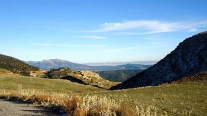 شليا منطقة سياحية باشجارها وانهارها ومناظرها الجميلة