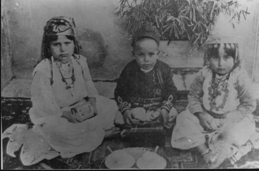 Photo Ancienne de Tlemcen  Enfants en costume traditionnel