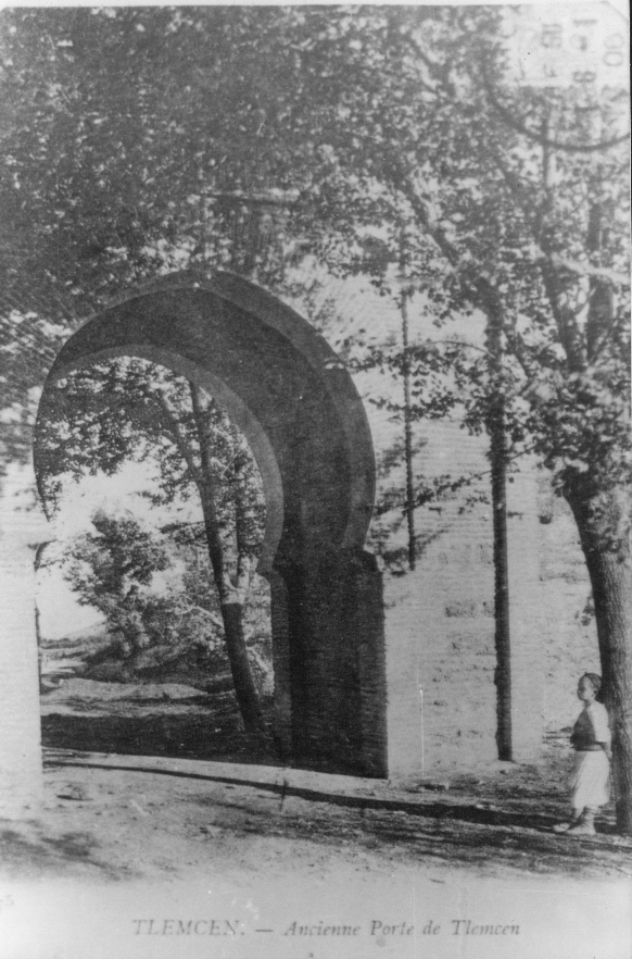 Photo Ancienne de Tlemcen  Ancienne porte de Tlemcen (Bab El Khemis?)