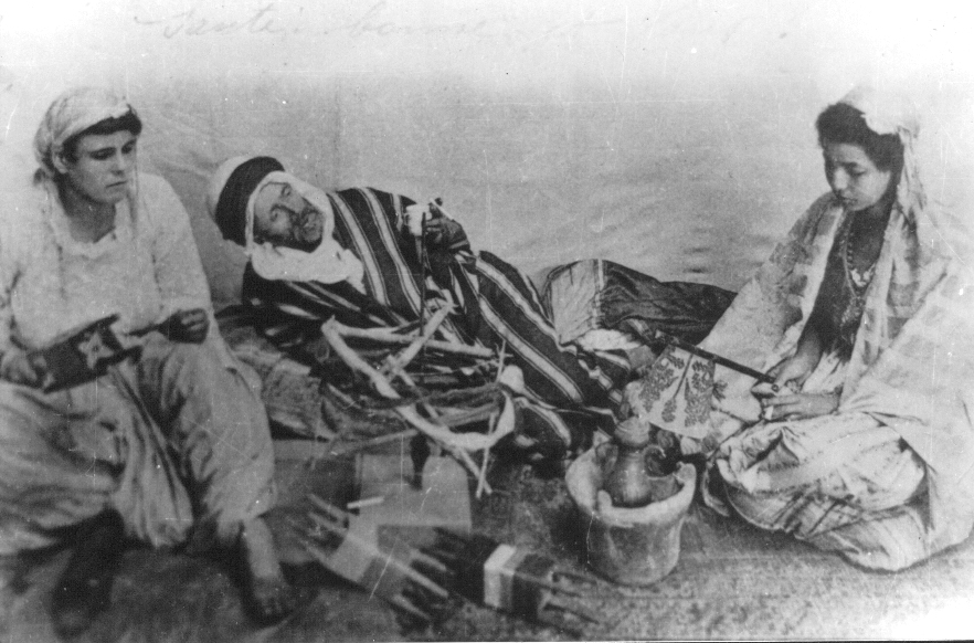 Photo Ancienne de Tlemcen  Famille Tlemcenienne