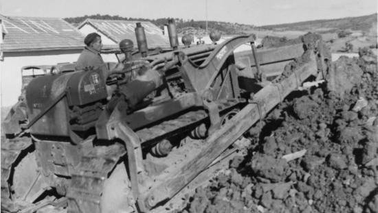 تسوية ارصية فناء الثكنة بعين ميمون طامزة