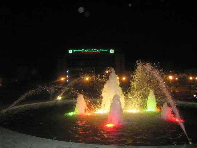 ساحة بلدية خنشلة الجميلة النفورة والالعاب الضوئية روعة