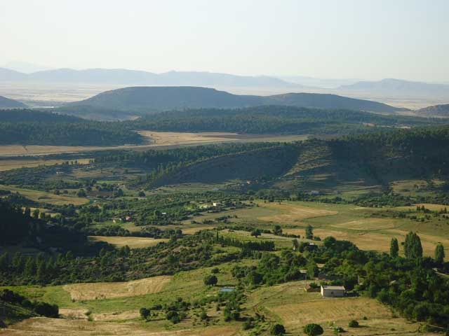عين ميمون منطقة سياحية جميلة جدا بانهارها وجبالها واهلها طامزة