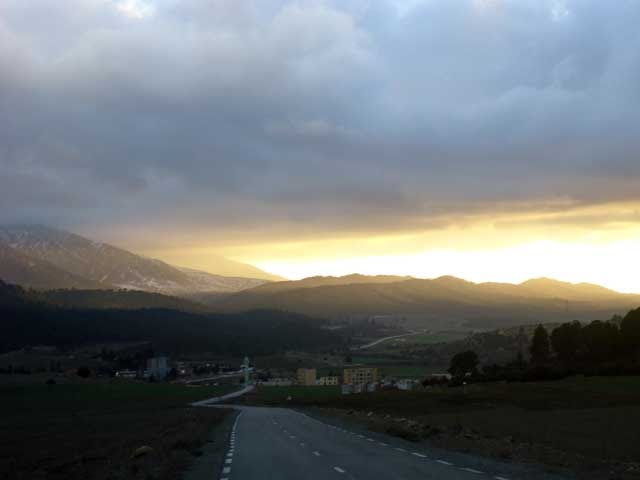 عين ميمون منطقة سياحية جميلة جدا بانهارها وجبالها واهلها طامزة