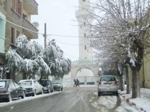 مسجد الشيخ عبد الحميد بن باديس وسط مدينة حنشلة كان كنيسة واليوم الحمد لله مسجد واي مسجد