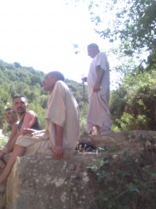 BENYAHYA BAHTIT ET KARKOURI MAHMOUD A EL MA  LAKHEL EL KANTINA YABOUS  A DROITE MAHMOUD DEBOUT BENYAHYA