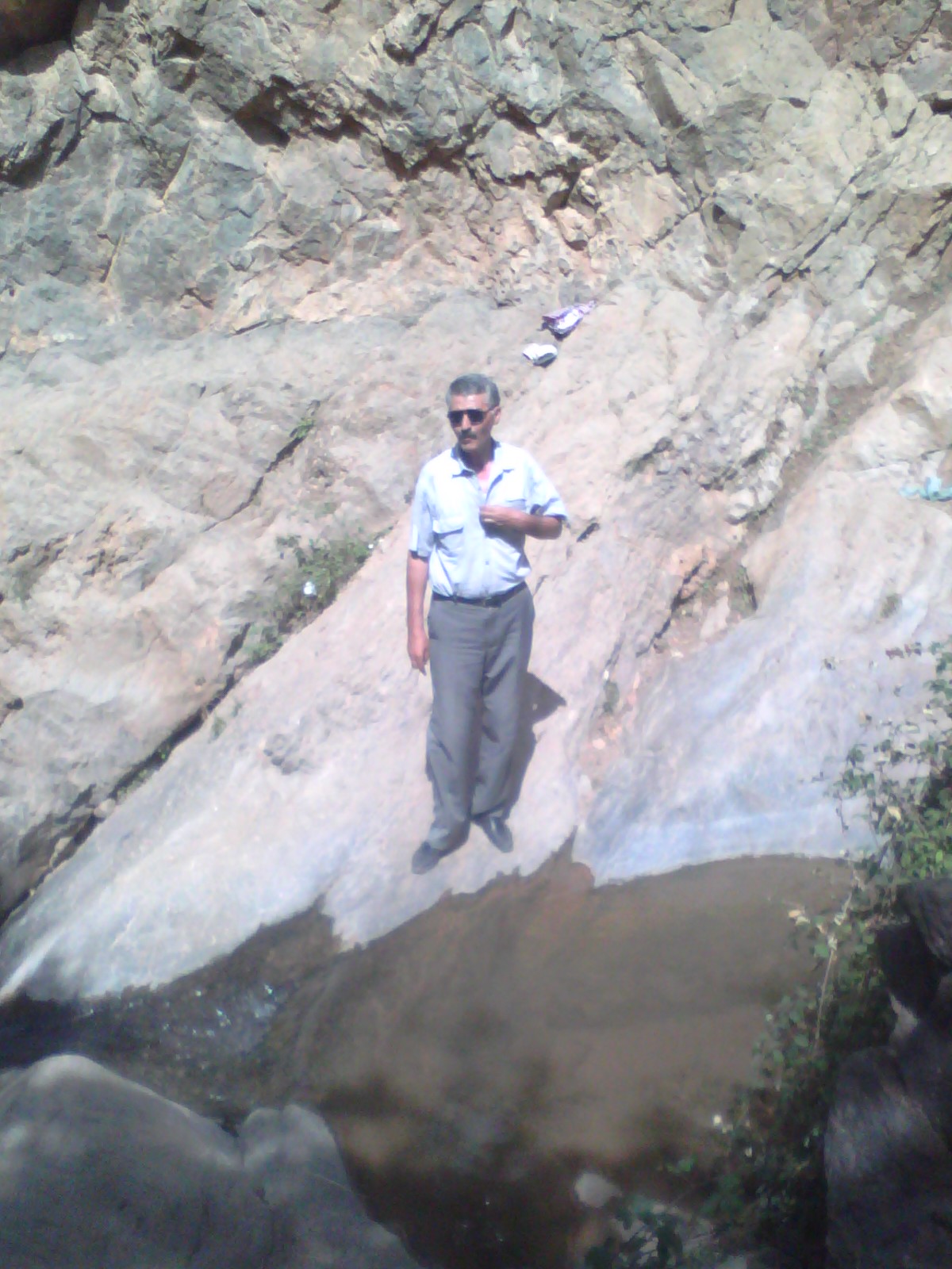 الماء لكحل الكانتينة يابوس الماء البارد والمناظر الجميلة