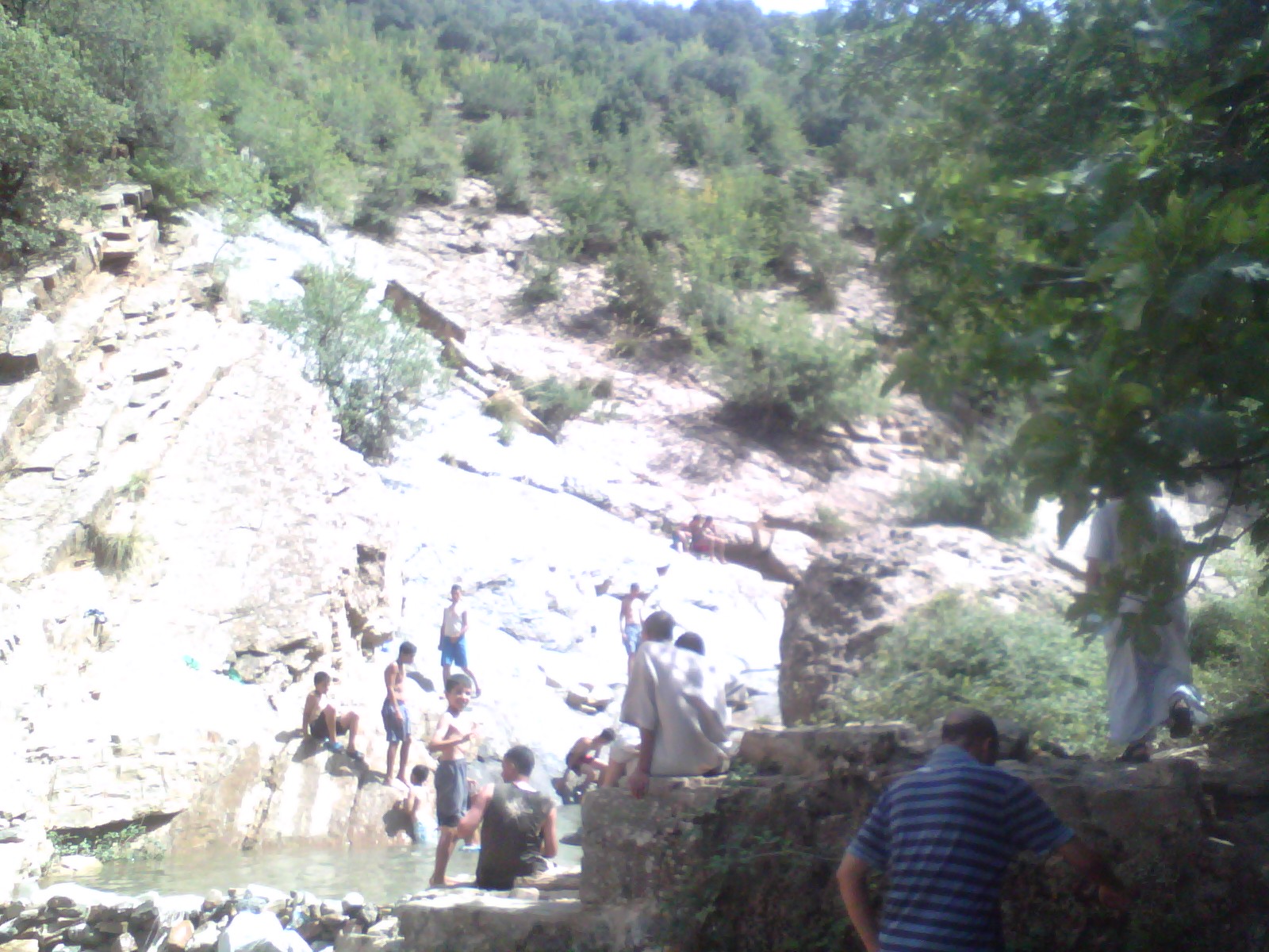 وقت السباحة بالماء لكحل والمسبح الخاص به في عهد جزائر العزة والكرامة