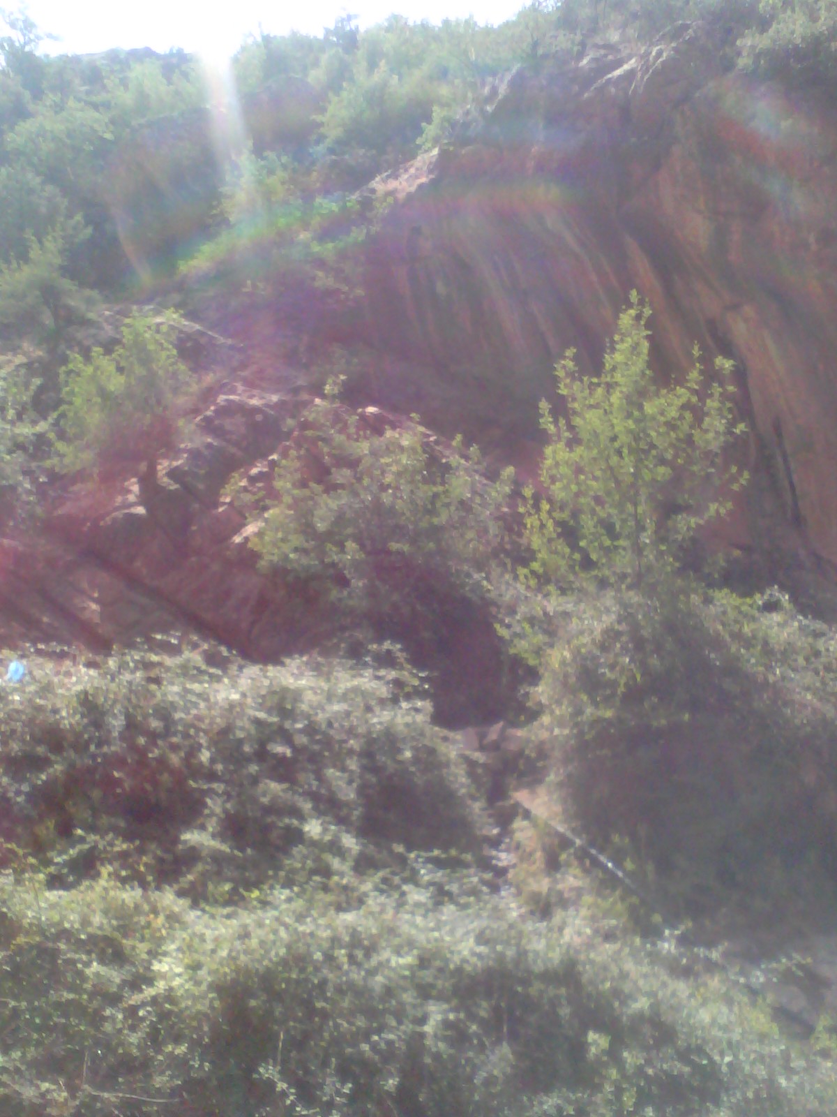Chélia .El kantina  est un concentré de plaisirs; soleil & ciel bleu, sports d'eau vive dans la Durance et les divers torrents de montagne, baignade au plan d'eau