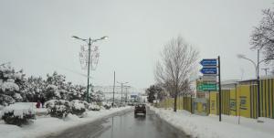 La ville de khenchela couverte de neige