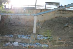Constantine - Station de bus de la gare  Pollution par les bouteilles plastiques